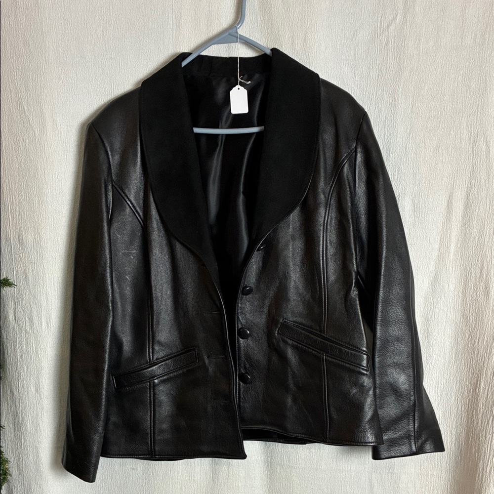 Chic Women's Black Leather Jacket